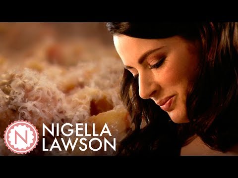 VIDEO: Nigella Lawson’s Homemade Spaghetti and Meatballs | Nigella Bites (Nigella Lawson Youtube)